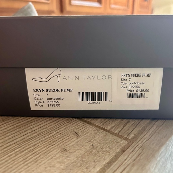 Ann Taylor Taupe Suede Kitten Heels – Size 7 - Picture 3 of 3